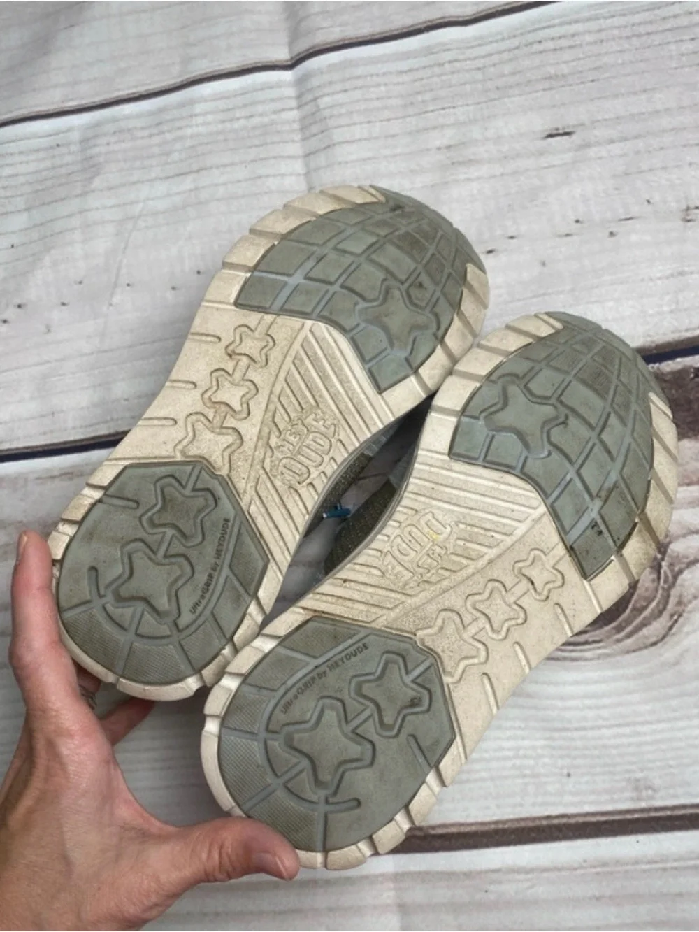 Hey Dude sirocco Gray Knit Slip-Ons with gold  Stripe women’s 6 EUC